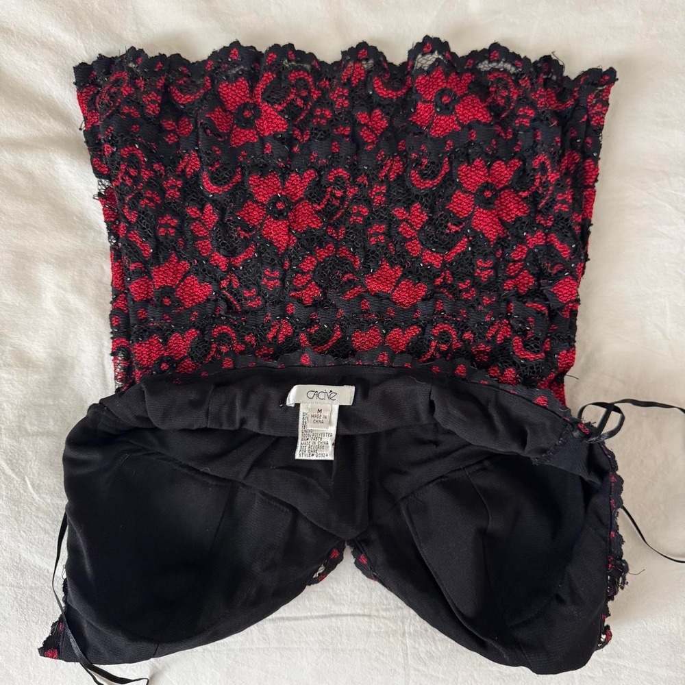 Y2K 2000s Cachè Mall Goth Black and red lace beaded halter top - Picture 7 of 7